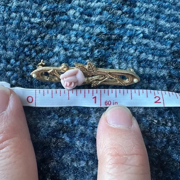 🔥Dainty Pink/Blush Porcelain Rose Bar Pin Gold Tone - Picture 4 of 4